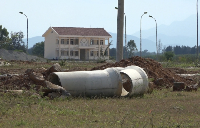 Một phần diện tích thuộc dự án ''Kè chống sạt lở kết hợp đường cứu hộ, cứu nạn di dân tái định cư, neo đậu tàu thuyền - đập Cà Ninh''. Ảnh báo Kinh tế đô thị.