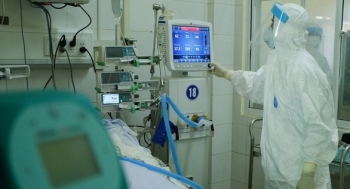 Việt Nam còn 436 ca COVID-19 thở máy, ECMO