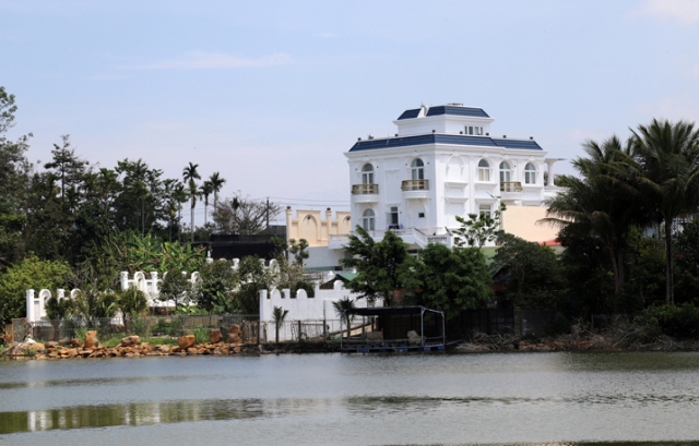 L&acirc;m Đồng: Buộc chủ đầu tư th&aacute;o dỡ biệt thự x&acirc;y dựng kh&ocirc;ng ph&eacute;p tại Bảo Lộc