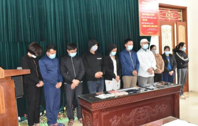 Nhóm đánh bạc bị công an bắt giữ - Ảnh Công an Ninh Bình