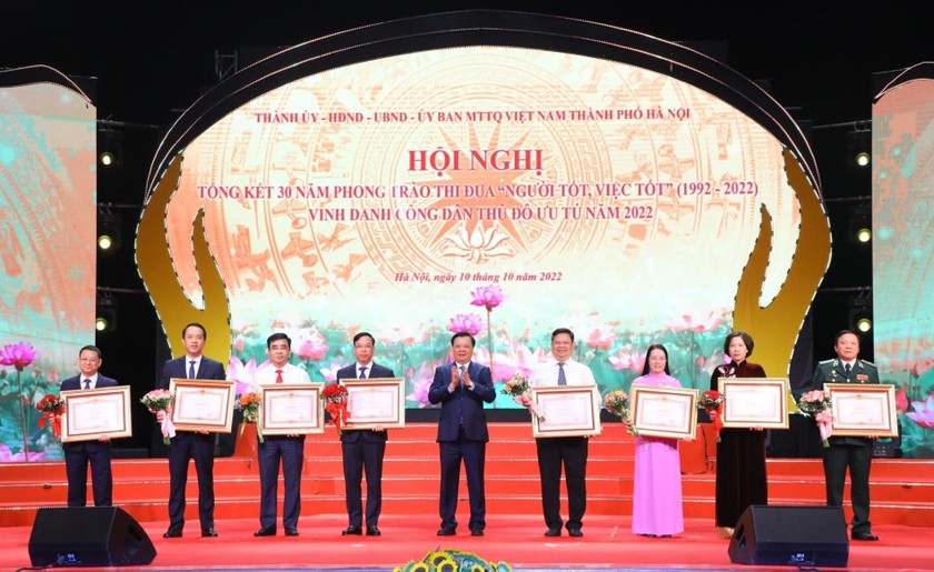Vinh danh 10 C&ocirc;ng d&acirc;n Thủ đ&ocirc; ưu t&uacute; năm 2022 ảnh 1