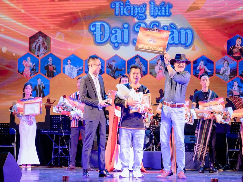 &Acirc;m vang &ldquo;Tiếng h&aacute;t Đại ng&agrave;n&rdquo;  ảnh 1