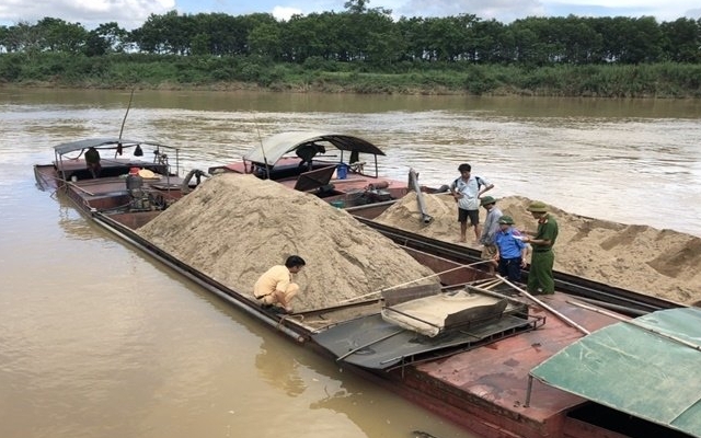 Nghệ An: Liên tiếp vi phạm, Công ty TNHH Hoàng Nguyên bị xử phạt 300 triệu đồng vì khai thác cát