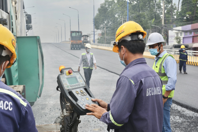 Ngoài giải quyết ách tắc giao thông ở nút giao này, cầu vượt 550 cũng là yếu tố góp phần gia tăng giá trị của khu vực đô thị trung tâm TP.Dĩ An.