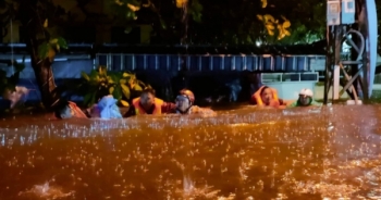 Trận mưa ngập kỷ lục, trắng đêm cứu nạn hàng trăm hộ dân tại Đà Nẵng