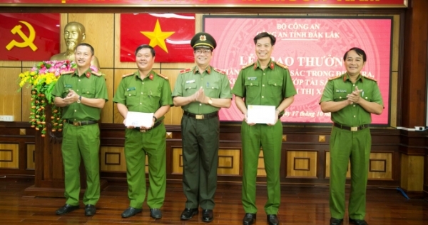 Thưởng nóng 2 đơn vị phá án nhanh vụ cướp đặc biệt nghiêm trọng