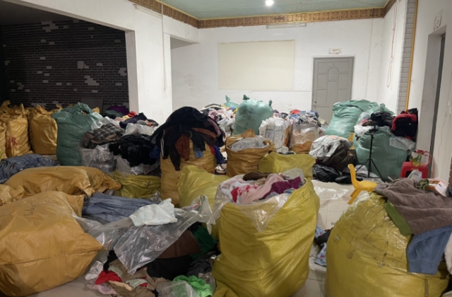 Thu giữ hơn 14 tấn quần &aacute;o kh&ocirc;ng r&otilde; nguồn gốc