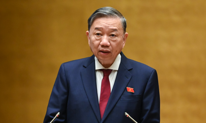 Bộ trưởng Công an, Đại tướng Tô Lâm trình bày tờ trình tại Quốc hội.