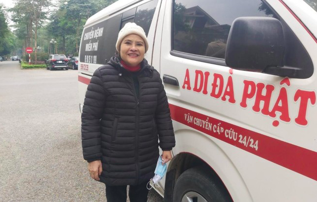Bà quyết định bán đi mảnh đất gần 1 tỷ đồng để lấy tiền mua xe cứu thương đưa đón bệnh nhân nghèo