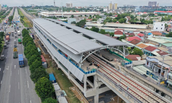 Ga tr&ecirc;n cao Khu c&ocirc;ng nghệ cao, tuyến metro Bến Th&agrave;nh - Suối Ti&ecirc;n, th&aacute;ng 9/2022.