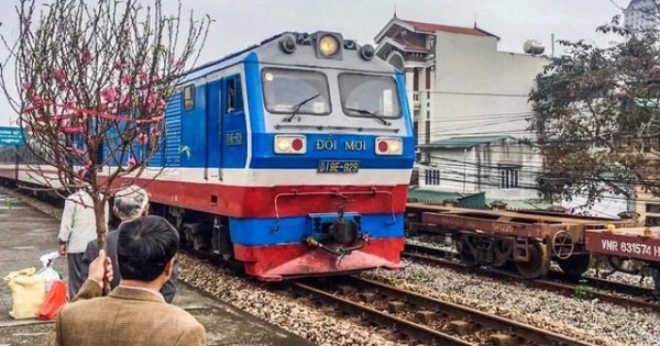 Vé tàu Tết Quý Mão 2023: Quy định bán vé ghế phụ, thời gian thanh toán online