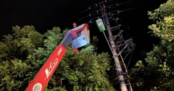 Lào Cai: Bệnh nhân tâm thần bất ngờ trốn khỏi bệnh viện rồi trèo cột điện