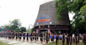 Kon Tum: Liên hoan Cồng chiêng - múa xoang, thi trang phục dân tộc thiểu số dành cho học sinh