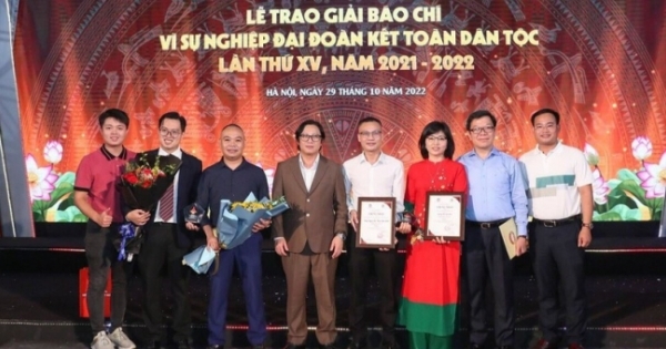 Báo Pháp luật Việt Nam được vinh danh tại Lễ trao Giải báo chí 