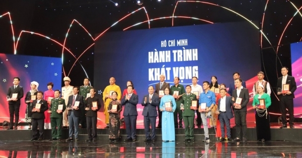 Tôn vinh những điển hình tiêu biểu toàn quốc trong học tập và làm theo tư tưởng, đạo đức, phong cách Hồ Chí Minh