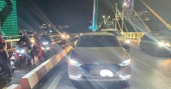 Quảng Ninh: Để xế hộp trên cầu, người đàn ông nhảy cầu Bãi Cháy tự tử