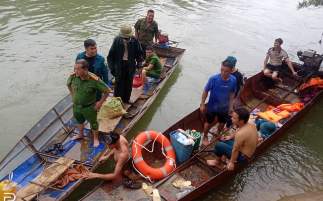 Hà Giang: Tìm kiếm cháu bé 8 tuổi mất tích trên sông Con