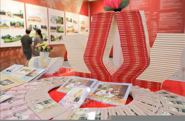 Triển l&atilde;m 'Chủ tịch Hồ Ch&iacute; Minh với Thủ đ&ocirc; H&agrave; Nội'