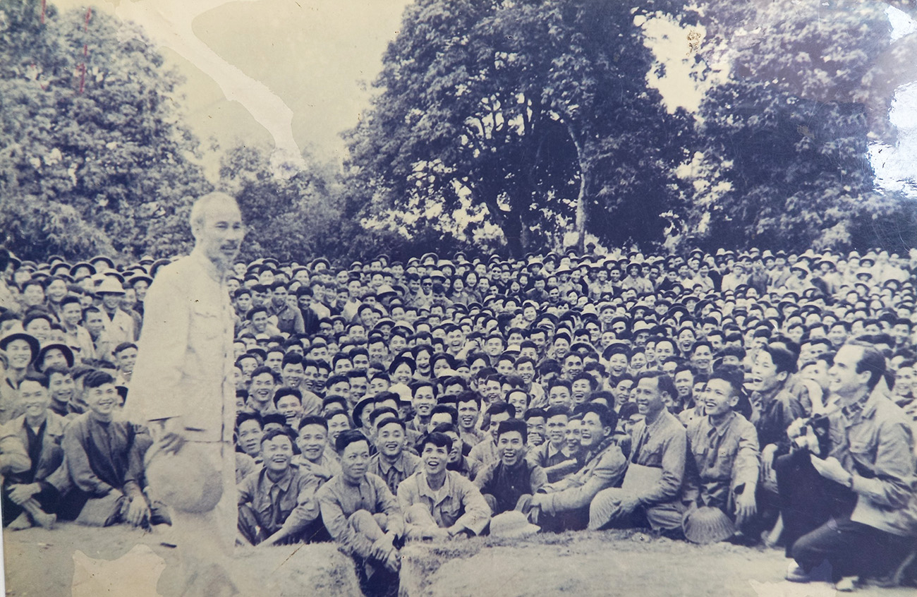 1696329054965_Bac Ho noi chuyen voi Doan CCRD tai thon Cam Xuyen-1955