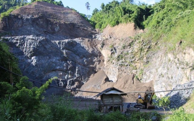 Điện Bi&ecirc;n: Cần l&agrave;m r&otilde; h&agrave;nh vi khai th&aacute;c đ&aacute; v&agrave; đổ thải v&ocirc; tội vạ của C&ocirc;ng ty TNHH Trường Thọ