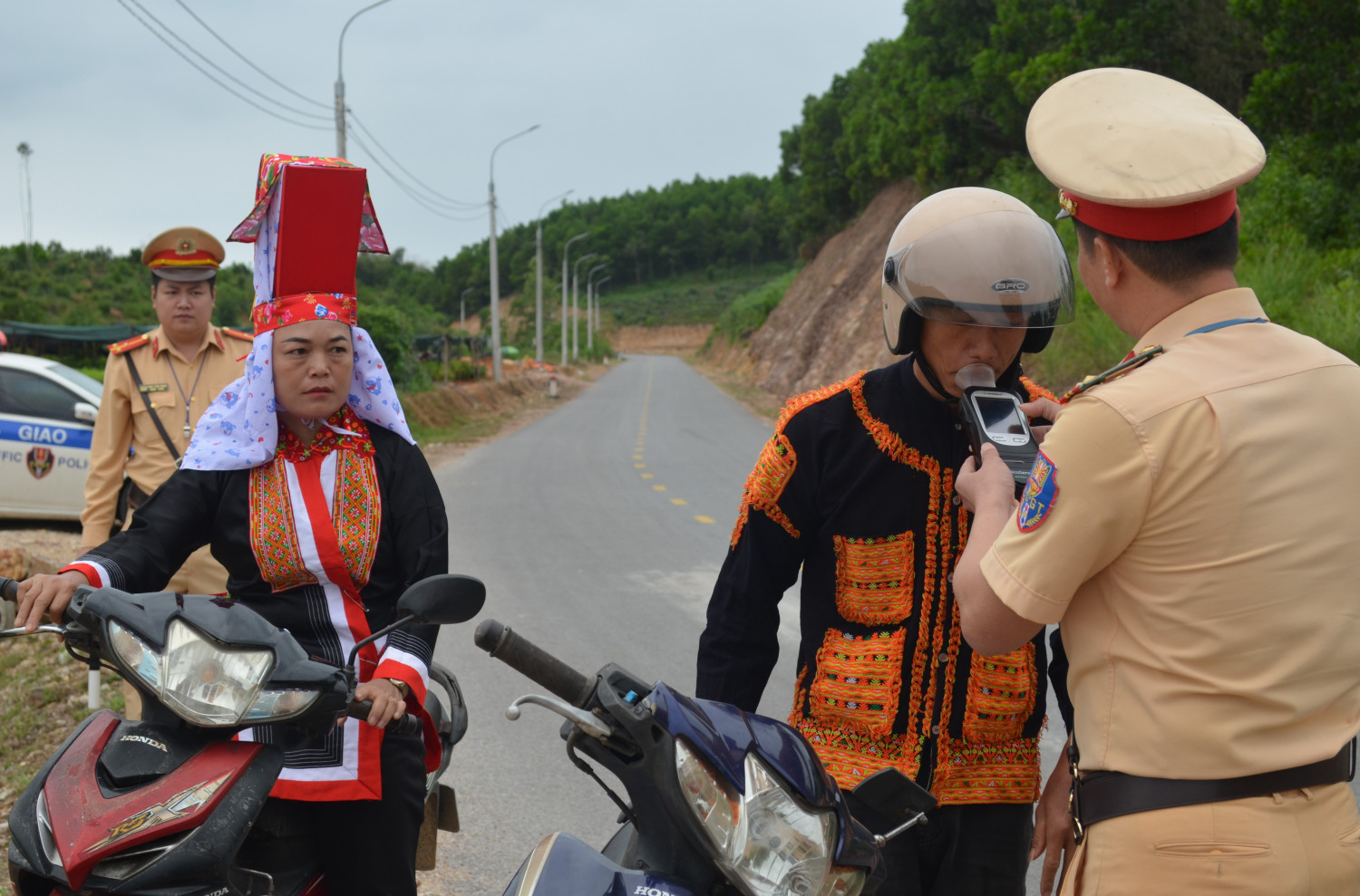 Nâng cao ý thức tự giác chấp hành quy định “đã uống rượu bia không lái xe” của người dân