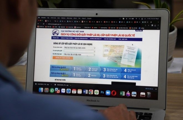 C&aacute;c bước đổi bằng l&aacute;i xe tại nh&agrave;