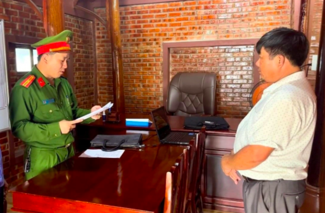 Khai th&aacute;c tr&aacute;i ph&eacute;p gần 9.000m3, c&aacute;t một gi&aacute;m đốc doanh nghiệp ở Quảng B&igrave;nh bị khởi tố, bắt giam