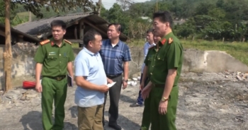 Công an tỉnh Lào Cai thăm hỏi, động viên gia đình cháu bé 3 tuổi thiệt mạng do cháy nhà