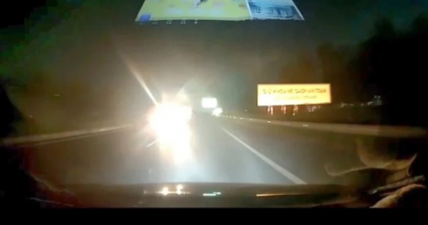 Phạt 17 triệu đồng, tước bằng lái đối với tài xế đi ngược chiều trên cao tốc Hà Nội - Bắc Giang