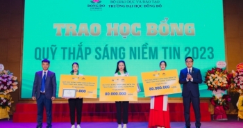 PVcomBank trao 240 triệu học bổng cho sinh viên trường Đại học Đông Đô