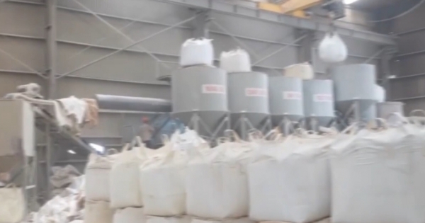 Những công nhân khó sống quá tuổi 50