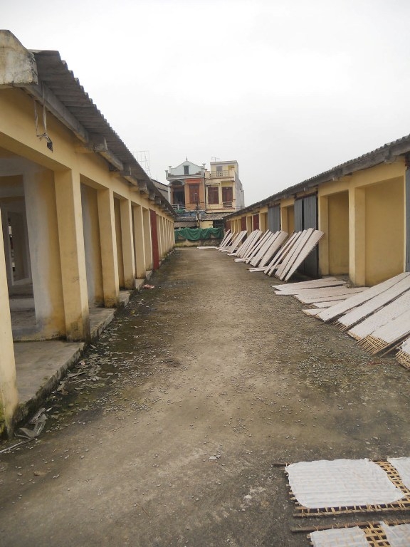 Chợ xây tiền tỷ chỉ để phơi bánh đa