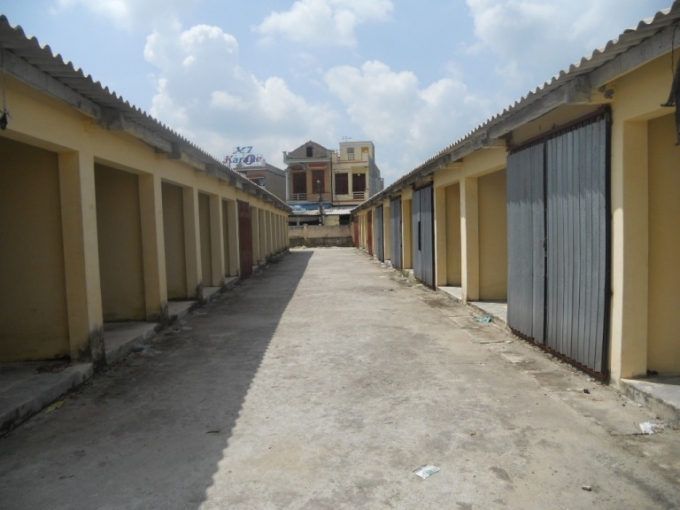 Chợ được xây dựng cơ bản với rất nhiều ki ốt kiên