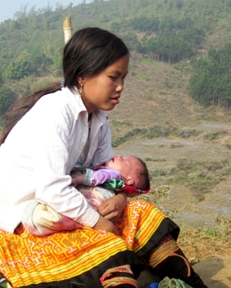 Những thiếu nữ nơi đ&acirc;y trở th&agrave;nh mẹ từ khi c&ograve;n rất trẻ