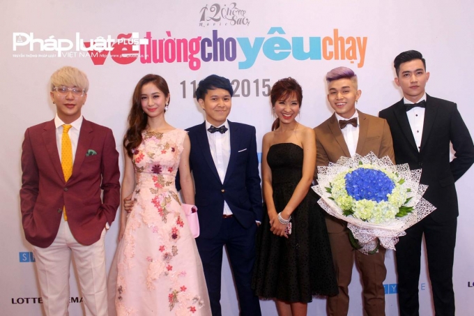 D&agrave;n diễn vi&ecirc;n ch&iacute;nh của bộ phim (từ tr&aacute;i sang phải): B&ecirc; Trần, Jun Vũ, Quỳnh Chi, Jun Phạm, V&otilde; Cảnh (Ảnh: Đặng Ngọc Hưng)