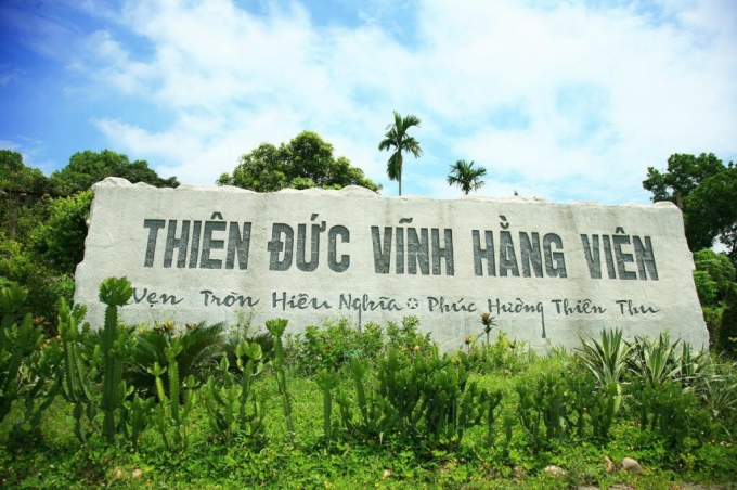 Cổng ch&agrave;o C&ocirc;ng vi&ecirc;n Thi&ecirc;n Đức