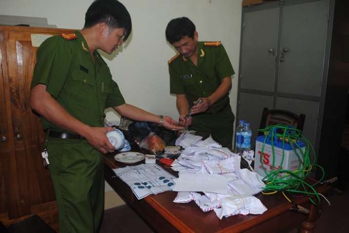 Tang vật vụ &aacute;n đ&aacute;nh bạc bị cơ quan c&ocirc;ng an thu giữ (Ảnh Duy Ngợi)