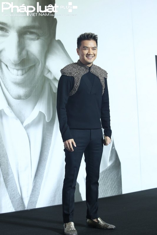 Đ&agrave;m Vĩnh Hưng lịch l&atilde;m tr&ecirc;n thảm đỏ (Ảnh : Đại Ng&ocirc;)