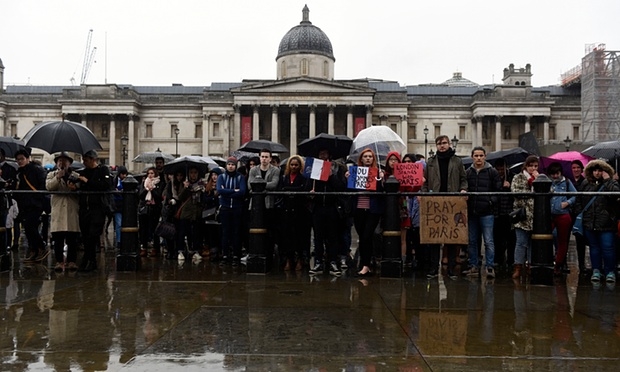 Lễ đốt nến tưởng niệm tại London, Anh. (Ảnh: PA)