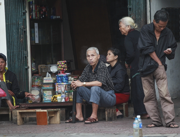 Người H&agrave; nội co ro trong gi&oacute; lạnh