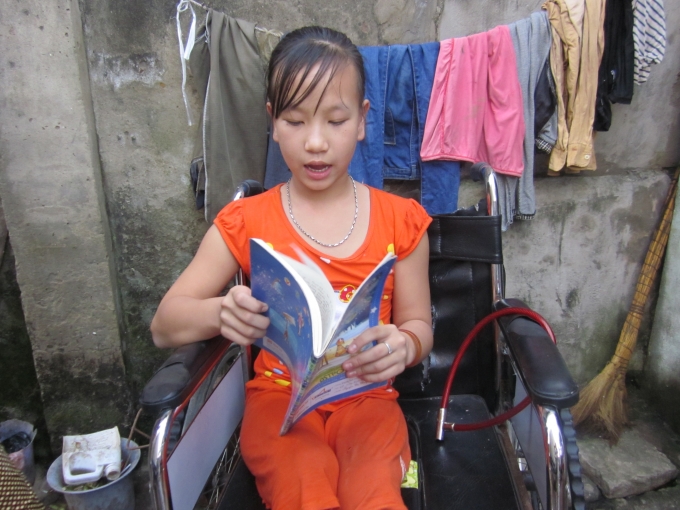 Em Th&ugrave;y hiện kh&ocirc;ng c&ograve;n nỗi mặc cảm, tự tin, l&agrave; học sinh kh&aacute; của trường. (Ảnh: Nguyệt Nguyệt)