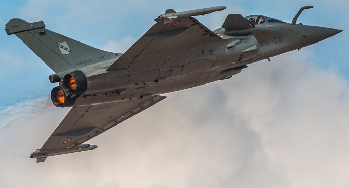 M&aacute;y bay chiến đấu của Ph&aacute;p tham gia kh&ocirc;ng k&iacute;ch IS. (Ảnh: Flickr)