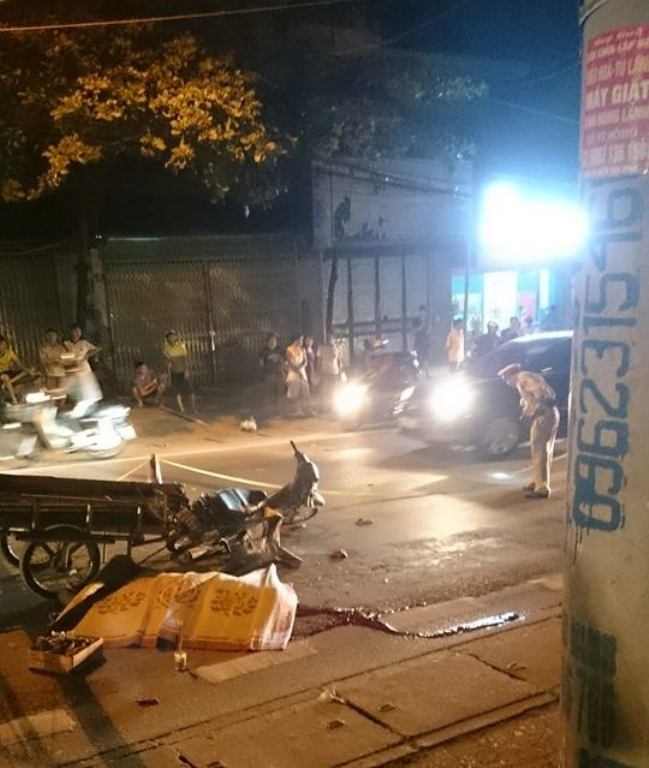 CSGT kh&aacute;m nghiệm hiện trường