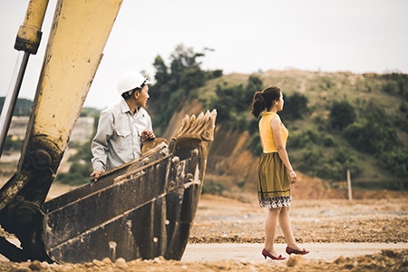 Kỳ lạ cặp đôi ra nghĩa trang để…chụp ảnh cưới