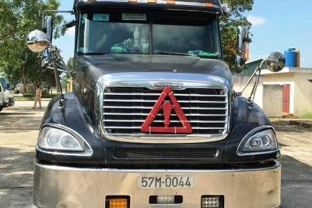 Thanh Hóa: Bắt ô tô chở gần 9.000 bao thuốc lá nhập lậu