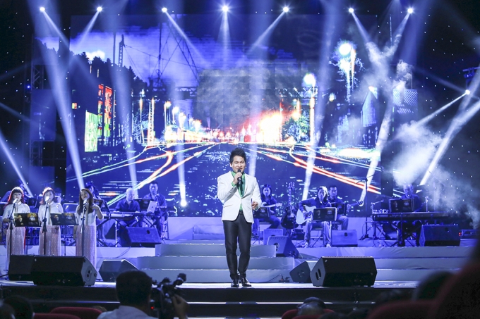 Trọng Tấn chinh phục kh&aacute;n giả bằng giọng h&aacute;t truyền cảm