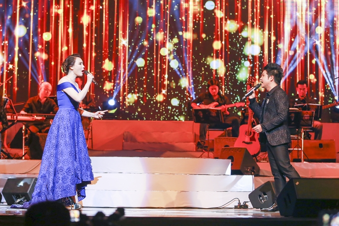 M&agrave;n song ca ngọt ng&agrave;o của Hồ Quỳnh Hương v&agrave; Trọng Tấn