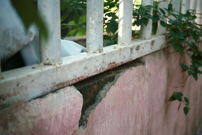 Tường bong tr&oacute;c