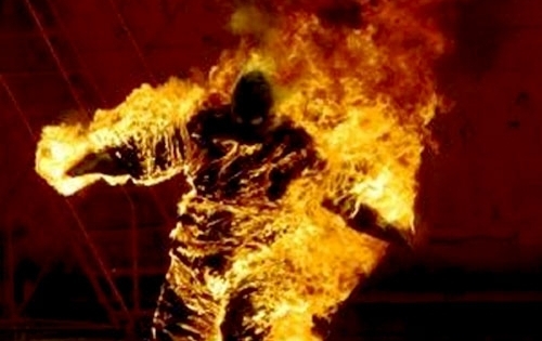 Hà Nội: Một phụ nữ tự thiêu trên tầng năm