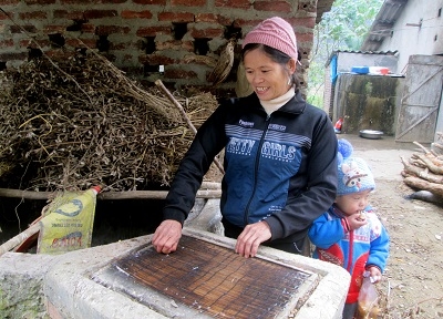 Một mẻ b&aacute;n ra thị trường c&oacute; thể thu về 1 triệu đồng, nếu kh&ocirc;ng t&iacute;nh thời gian t&igrave;m nguy&ecirc;n liệu v&agrave; phơi kh&ocirc; th&igrave; mỗi ng&agrave;y c&oacute; thể l&agrave;m được 2 mẻ.&nbsp;